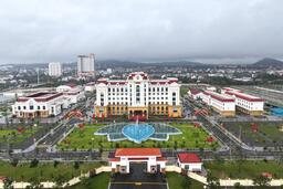 Lực lượng vũ trang Thành phố Huế 80 Vững bước dưới  cờ Đảng quang vinh