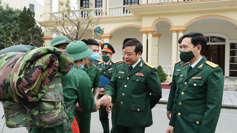Bộ Chỉ huy Quân sự tỉnh TT Huế: Tiễn 220 quân nhân hoàn thành nghĩa vụ quân sự trở về địa phương