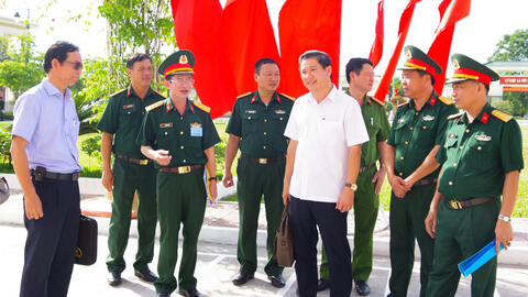 Quân khu 4 chấm thi doanh trại chính quy xanh, sạch, đẹp tại Ban CHQS thị xã Hương Thủy