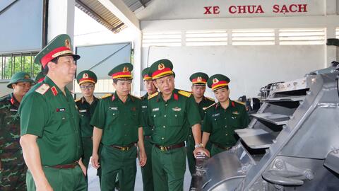 Bộ Tư lệnh Binh chủng Tăng Thiết giáp kiểm tra Tiểu đoàn Tăng Thiết giáp 3