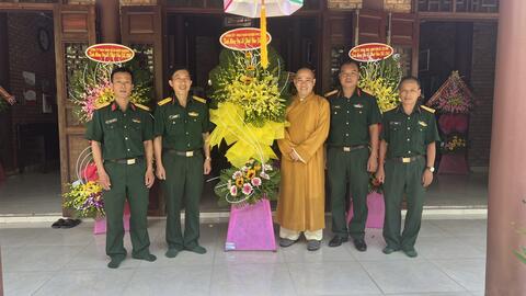 Ban CHQS huyện Phú Lộc thăm, chúc mừng Đại Lễ Phật đản Ban Trị sự Giáo hội Phật giáo Việt Nam huyện năm 2023