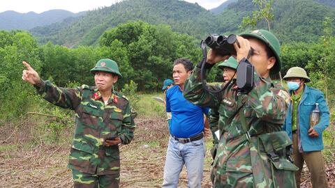 Khảo sát khu vực mộ liệt sĩ tập thể tại xã Hồng Hạ, huyện A Lưới