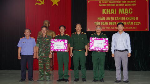 Huyện Quảng Điền thăm động viên lực lượng Dự bị động viên tham gia huấn luyện năm 2024