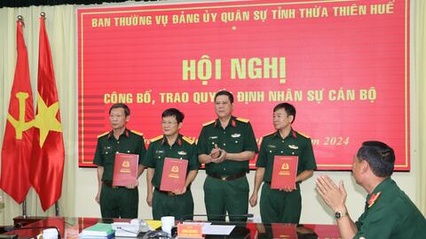 Đảng ủy Quân sự tỉnh: Trao Quyết định thăng quân hàm, nghỉ hưu cho các đồng chí sĩ quan cao cấp năm 2024