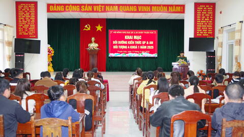 Quận Thuận Hoá: Khai mạc lớp bồi dưỡng kiến thức Quốc phòng - An ninh đối tượng 4 khoá I năm 2025.