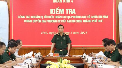 Trung tướng Hà Thọ Bình – Tư lệnh Quân khu kiểm tra công tác chuẩn bị tổ chức quân sự địa phương tại Bộ CHQS thành phố Huế