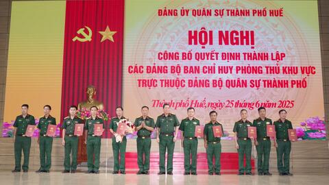 Công bố quyết định thành lập các Đảng bộ Ban chỉ huy phòng thủ khu vực trực thuộc Đảng bộ quân sự Thành phố