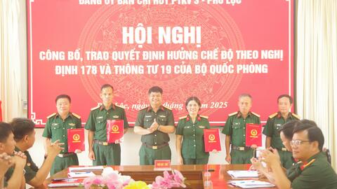 Đảng uỷ Ban Chỉ huy Phòng thủ Khu vực 3 - Phú Lộc công bố, trao quyết định nghỉ hưu cho cán bộ năm 2025