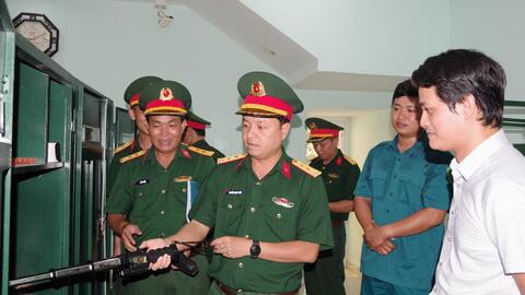 Bộ CHQS thành phố Huế kiểm tra hoạt động tại Ban CHQS các xã, phường