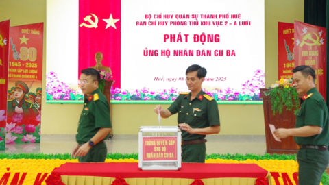 Cán bộ, chiến sĩ Ban Chỉ huy Phòng thủ Khu vực 2 - A Lưới nêu cao tinh thần tự nguyện quyên góp ủng hộ giúp đỡ nhân dân CuBa