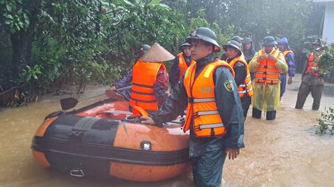 Ban Chỉ huy Phòng thủ khu vực 3 - Phú Lộc: Chủ động, ứng phó kịp thời sơ tán giúp dân trong mưa lũ.