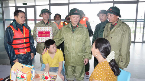 LLVT thành phố Huế huy động tổng lực bộ đội, dân quân để hỗ trợ nhân dân