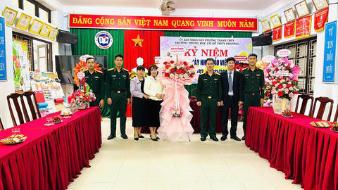 Tiểu đoàn BB1 - Trung đoàn 6 thăm và chúc mừng Ngày Nhà giáo Việt Nam 20/11 các trường học trên địa bàn đóng quân