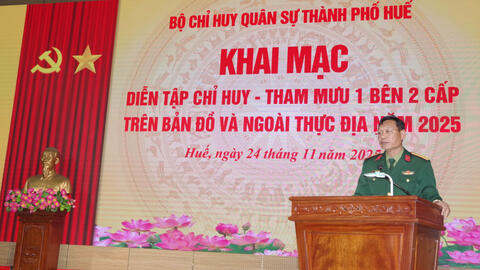 Bộ CHQS thành phố Huế: Khai mạc diễn tập chỉ huy - tham mưu 1 bên 2 cấp trên bản đồ và ngoài thực địa năm 2025