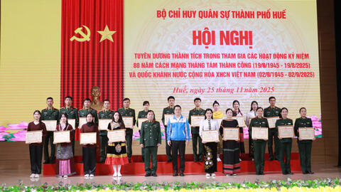 Bộ CHQS thành phố Huế: Tuyên dương thành tích trong tham gia các hoạt động kỷ niệm 80 năm cách mạng tháng 8 thành công và quốc khánh 02/9