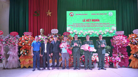 Tiểu đoàn Bộ binh 1 - Trung đoàn 6 tổ chức Lễ kết nghĩa với Trường Trung học phổ thông Hương Thuỷ