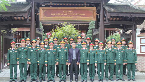 Bộ CHQS Thành phố Huế dâng hương, dâng hoa tưởng niệm Đại tướng Nguyễn Chí Thanh