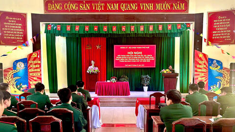 Đảng uỷ - Bộ CHQS thành phố Huế đối thoại dân chủ Quý IV năm 2025 với cán bộ, sĩ quan, quân nhân chuyên nghiệp Trung đoàn 6