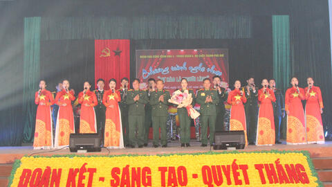 Đoàn Văn công Quân khu 4 biểu diễn phục vụ cán bộ, chiến sĩ Bộ CHQS thành phố Huế