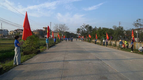 Hưng Lộc: Ban Chỉ huy quân sự phối hợp xã đoàn tổ chức ra quân hưởng ứng phong trào “Ngày chủ nhật xanh”.