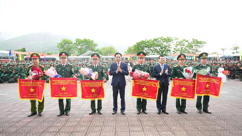 Điểm g​​​​​​​iao quân số 5, Ban Chỉ huy phòng thủ khu vực 3 - Phú Lộc sôi nổi Lễ Giao nhận quân năm 2026.