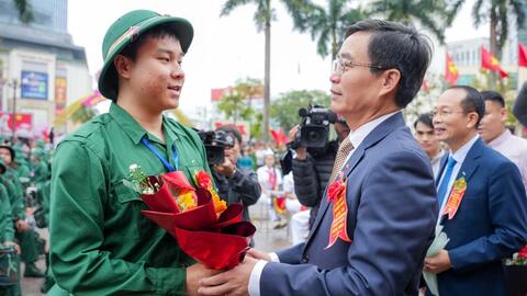Thanh niên Cố đô Huế hăng hái lên đường bảo vệ Tổ quốc