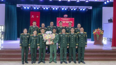 ĐẠI ĐỘI 20 TRINH SÁT TỔ CHỨC LỄ KẾT NẠP ĐẢNG VIÊN MỚI