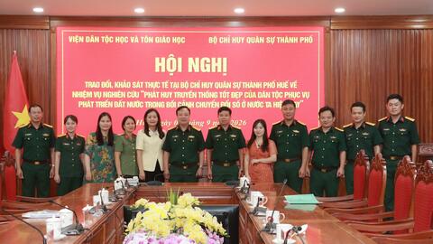Viện Dân tộc học và Tôn giáo học khảo sát làm việc với Bộ CHQS thành phố Huế