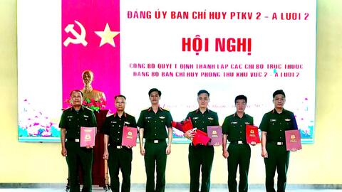 Công bố quyết định thành lập các Chi bộ trực thuộc Đảng bộ Ban Chỉ huy Phòng thủ Khu vực 2 - A Lưới 2 và trao quyết định nghỉ hưu