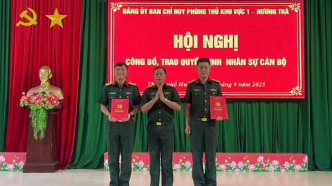 Ban Chỉ huy PTKV1 - Hương Trà công bố, trao quyết định nhân sự cán bộ