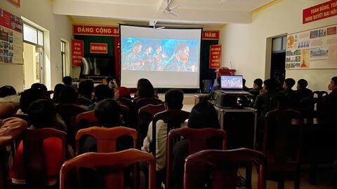Bộ CHQS thành phố Huế tổ chức chiếu phim Mưa đỏ phục vụ bà con nhân dân và cán bộ, chiến sĩ tuyến biên giới