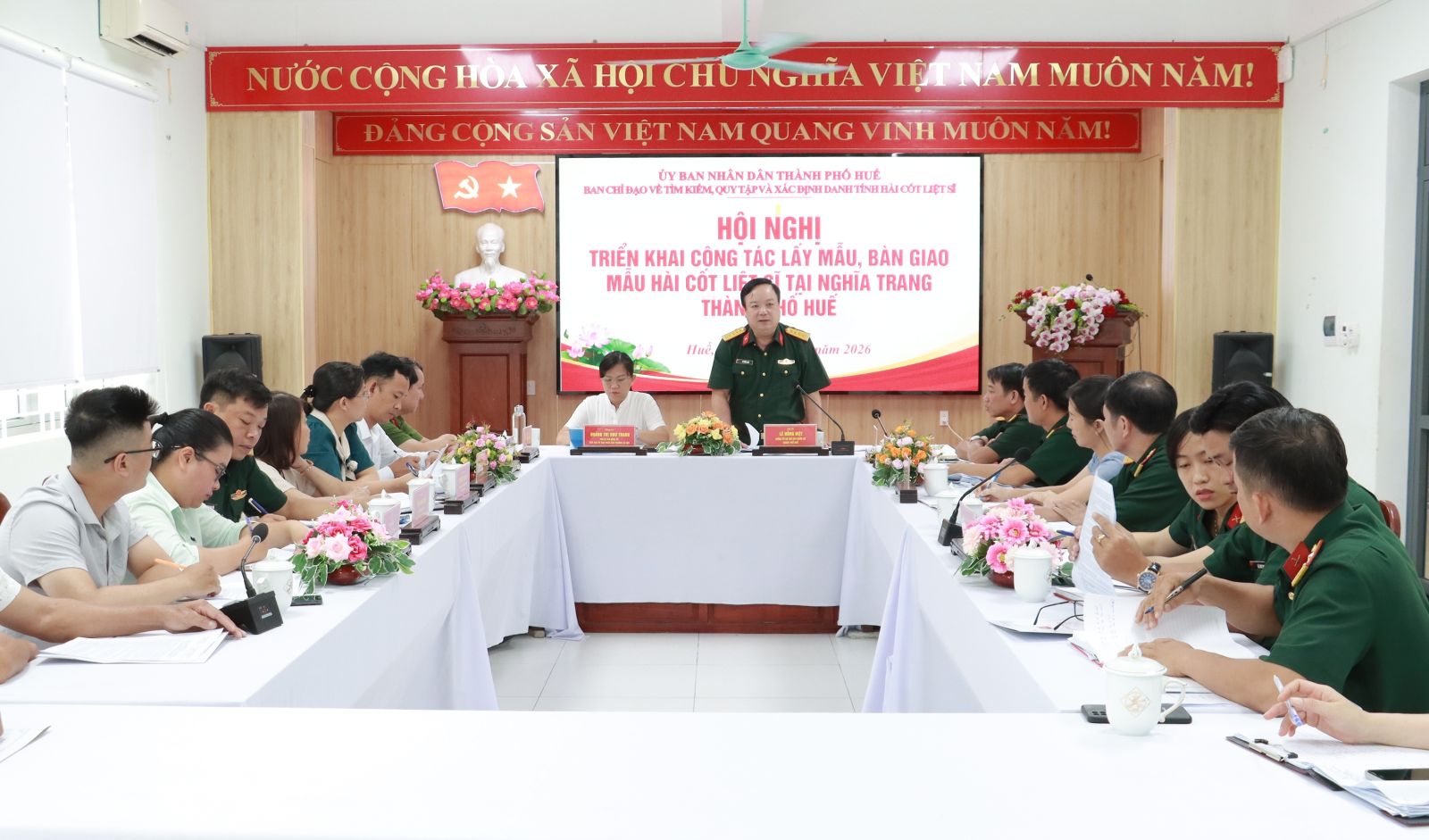 Triển khai công tác lấy mẫu hài cốt liệt sĩ tại nghĩa trang liệt sĩ thành phố Huế