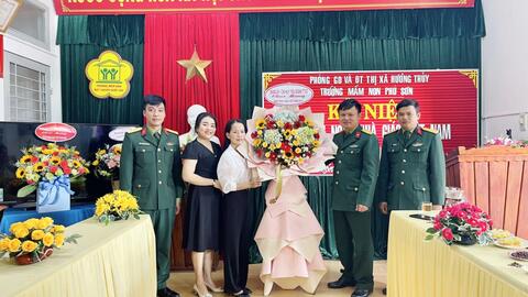 Tiểu đoàn TTG3 thăm, tặng hoa chúc mừng ngày Nhà giáo Việt Nam