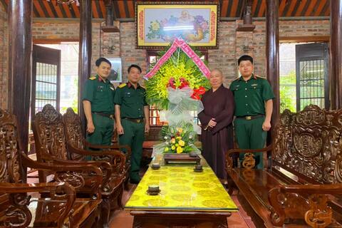 Ban CHQS thị xã Hương Thủy thăm, chúc mừng nhân dịp Đại lễ Phật đản năm 2022 – Phật lịch 2566