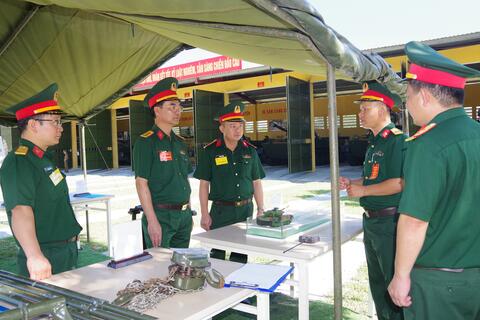 Cục Xe máy - Tổng cục Kỹ thuật Chấm thi Tăng thiết giáp tại Tiểu đoàn 3, Bộ CHQS tỉnh Thừa Thiên Huế