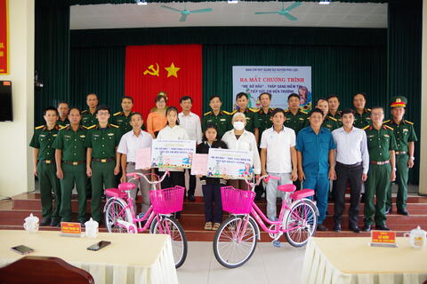 Huyện Phú Lộc: Ra mắt Chương trình “Mẹ đỡ đầu – Thắp sáng niềm tin, tiếp sức em đến trường”