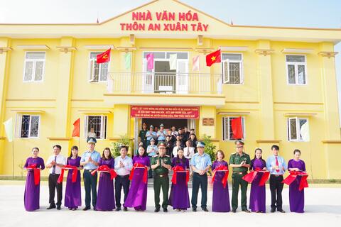 Quân chủng  Phòng Không không quân – Bàn giao nhà văn hoá kết hợp tránh bão cho xã Quảng An, huyện Quảng Điền
