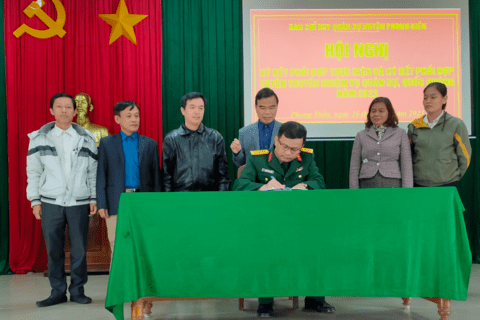Ban Chỉ huy Quân sự huyện Phong Điền: Ký kết phối hợp thực hiện và ký kết tuyên truyền nhiệm vụ quân sự, quốc phòng năm 2023