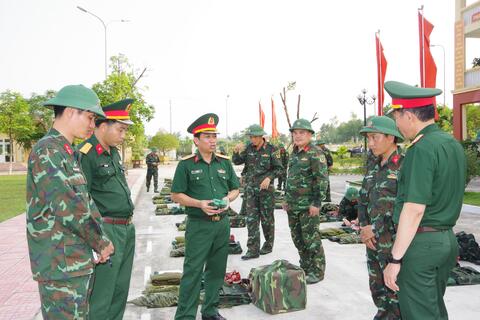 Bộ CHQS tỉnh kiểm tra sẵn sàng chiến đấu tại Ban CHQS thị xã Hương Trà