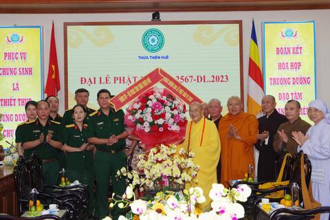 Đảng ủy, Bộ CHQS tỉnh chúc mừng Ban trị sự GHPG Việt Nam tỉnh nhân Đại lễ Phật đản