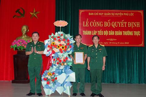 Ban CHQS huyện Phú Lộc  Công bố quyết định thành lập và ra mắt Tiểu đội dân quân thường trực