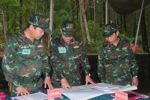 Ban CHQS huyện Phú Vang và thị xã Hương Thủy diễn tập sát với tình huống