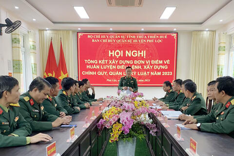 Ban CHQS huyện Phú Lộc: Tổng kết xây dựng đơn vị điểm về huấn luyện điều lệnh, xây dựng chính quy, quản lý kỷ luật năm 2023.