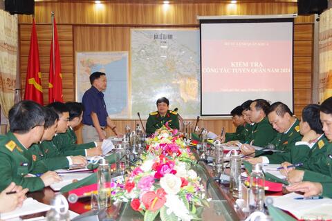 Quân khu 4 kiểm tra công tác tuyển quân tại Ban CHQS thành phố Huế