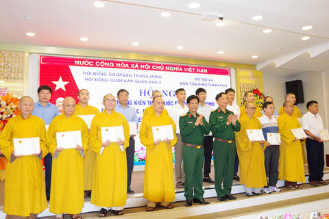 Bế mạc Bồi dưỡng kiến thức Quốc phòng và An ninh cho chức sắc, chức việc tôn giáo trên địa bàn Quân khu 4