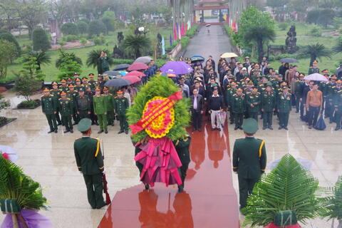 Tri ân các anh hùng liệt sĩ nhân kỹ niệm kỷ niệm 15 năm thành lập thị xã; 50 năm giải phóng Hương Thủy; 50 năm giải phóng thành phố Huế.