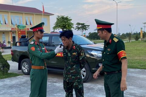 Bộ CHQS thành phố kiểm tra xe quân sự, bảo đảm trật tự an toàn giao thông trong dịp lễ 30/4; 01/5
