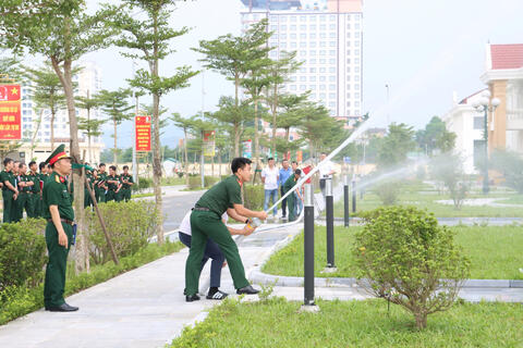 Bộ CHQS thành phố tập huấn PCCC cho cán bộ sĩ quan, QNCN khối cơ quan