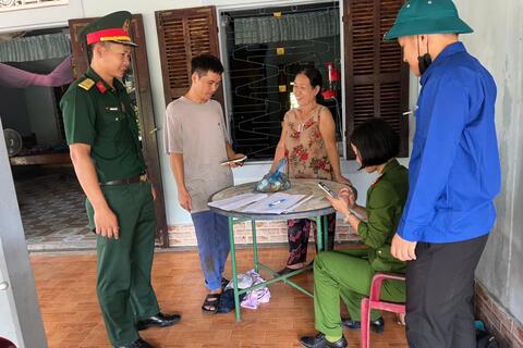 Ban CHQS huyện Quảng Điền tích cực tuyên truyền, hướng dẫn người dân tham gia góp ý Dự thảo sửa đổi, bổ sung Hiến pháp năm 2013 qua ứng dụng VNeID