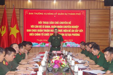 Bộ CHQS thành phố: Đối thoại dân chủ chuyên đề với sĩ quan, Quân nhân chuyên nghiệp Quận Thuận Hoá.